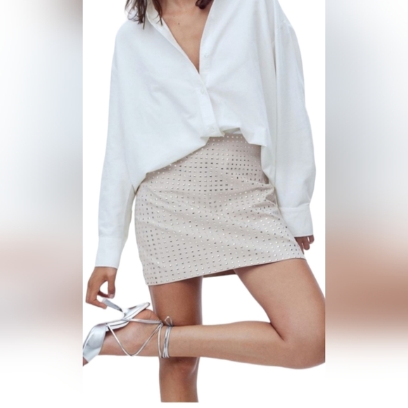 🟡‎ New H&M Straight-Cut Mini Skirt Size 8 (Medium) - Picture 1 of 8